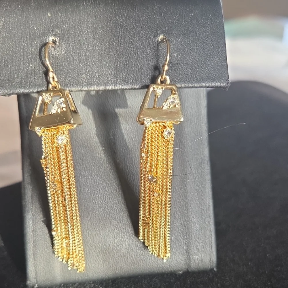 Chic Gold Tassel Earrings - Picture 3 of 7